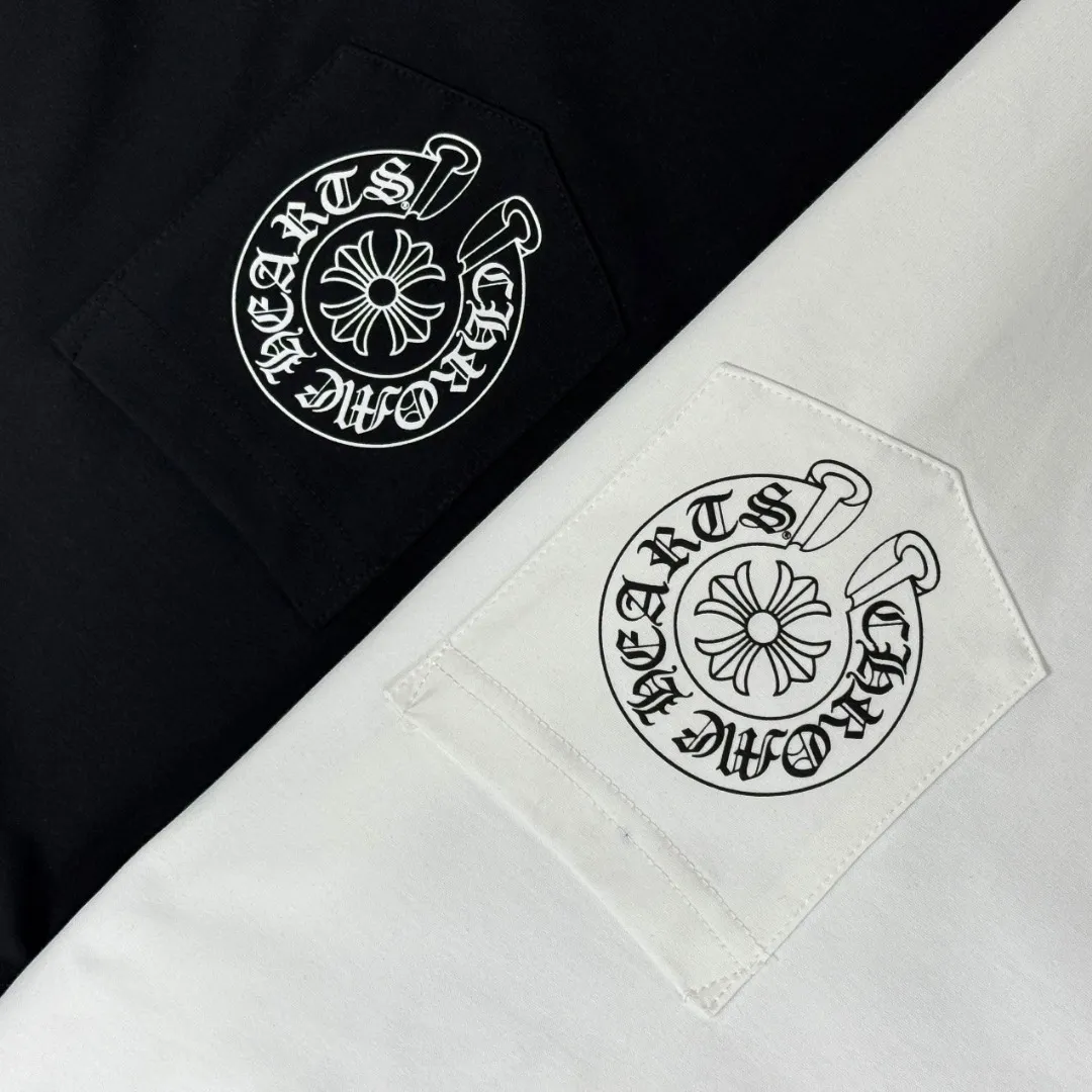 P170 Chrome Hearts Chrome Hearts 25 high-end versions. The fabric is made of 300 grams of high-density pure cotton. It does not deform or shrink. It has three labels. It is the same style for men and women. Technology: Digital printing. Color: White. Black. SIZE: S-XL.